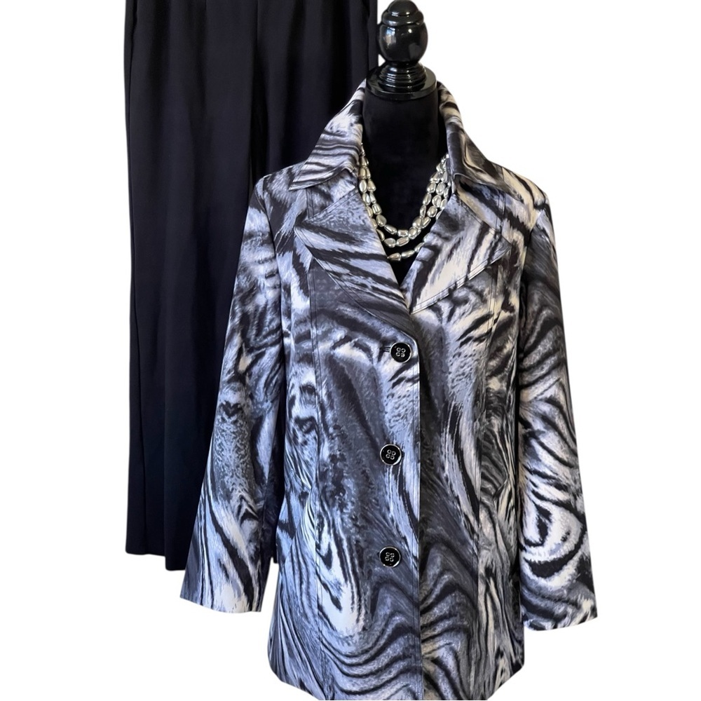 SUSAN GRAVER BLACK AND GRAY ANIMAL PRINT JACKET SZ SM EUC